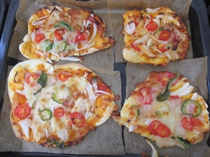 「採れたて野菜でピザ作り」の画像
